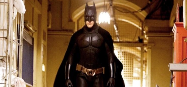 Список лучших фантастических фильмов про владеющих супер-костюмами супер-героев: Бэтмен: Начало (2005)