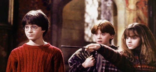 Список лучших семейных приключенческих фильмов фэнтези: Гарри Поттер и философский камень (2001)