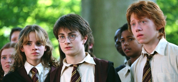 Фильмы фэнтези 00-ых 21 века, которые получили большую популярность во всём мире: Гарри Поттер и узник Азкабана (2004)