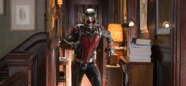 Список лучших фантастических фильмов про владеющих супер-костюмами супер-героев: Человек-муравей (2015)